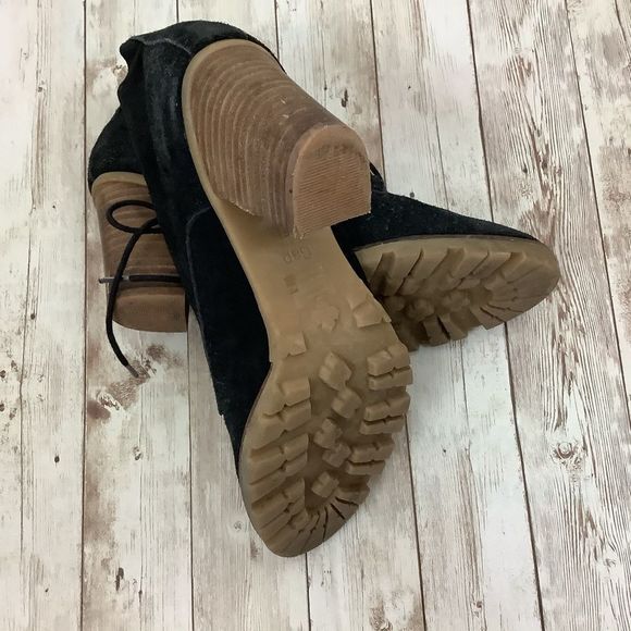 GAP black lace up suede booties - Picture 5 of 10